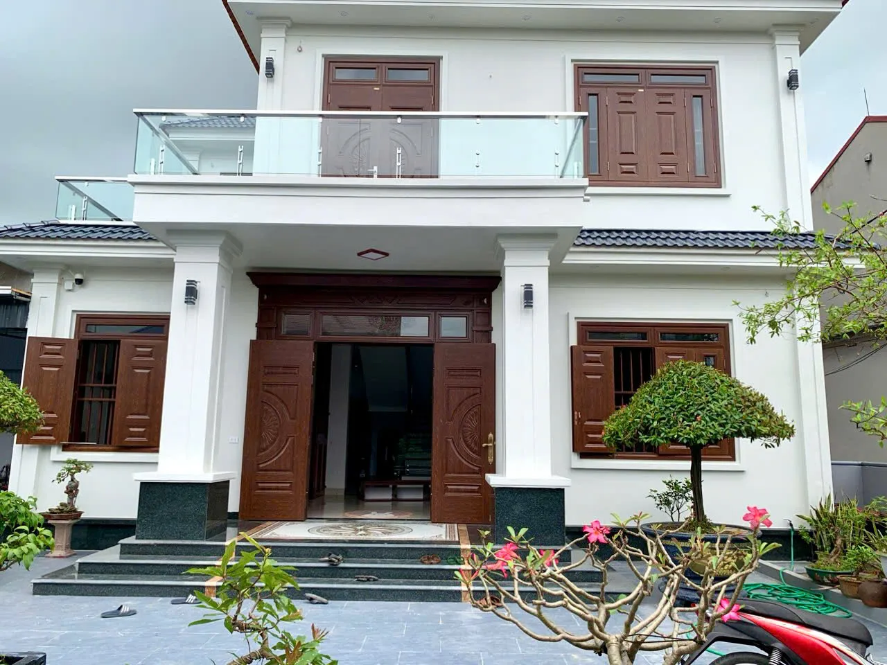 Giá cửa thép vân gỗ tại Nha Trang