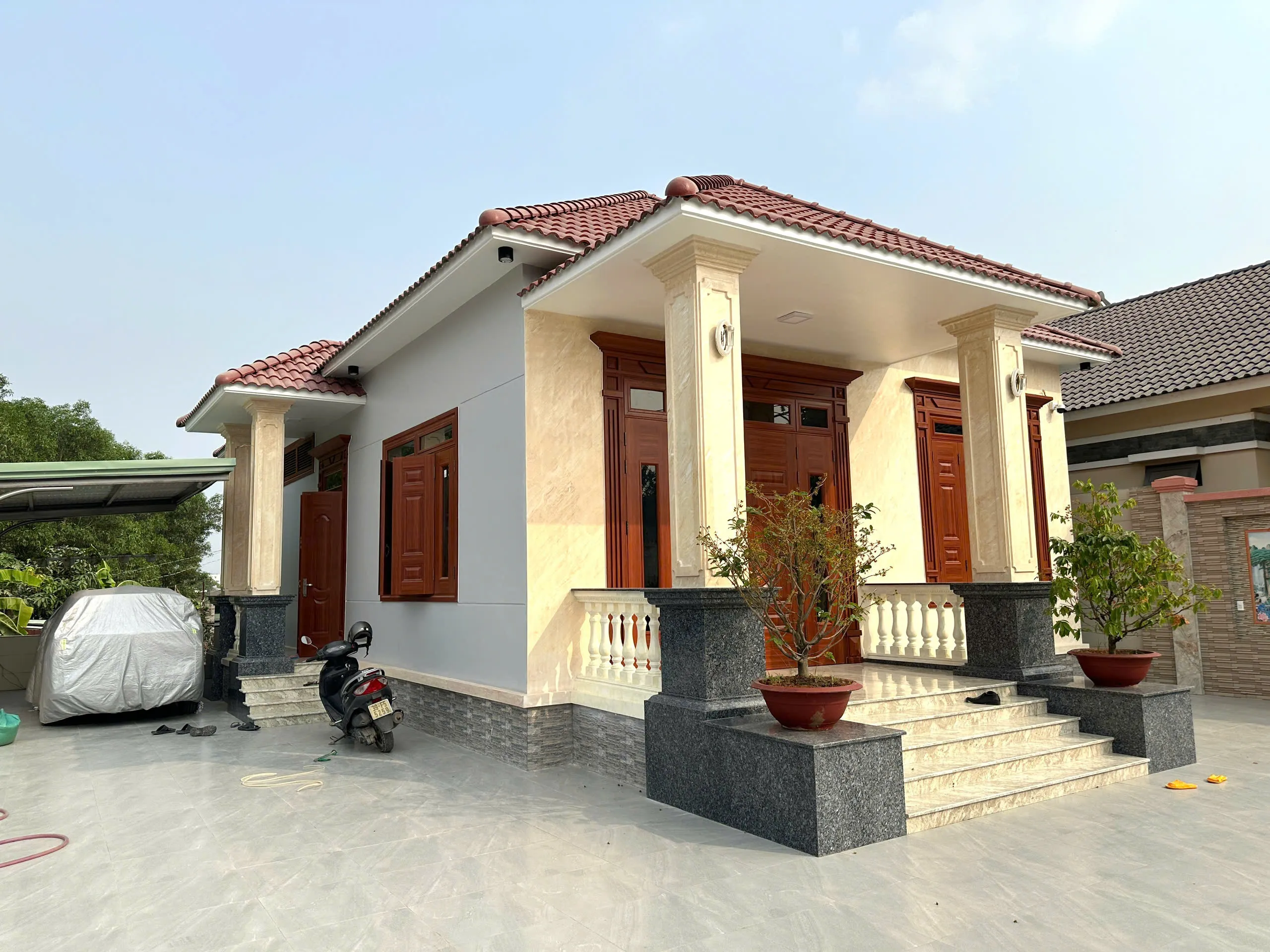 Giá cửa thép vân gỗ tại Nha Trang